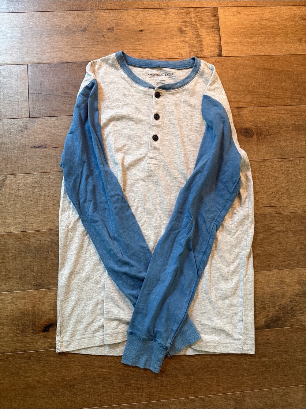 🎉American Eagle Outfitters Two-Tone Henley Long Sleeve - Light Gray & Blue